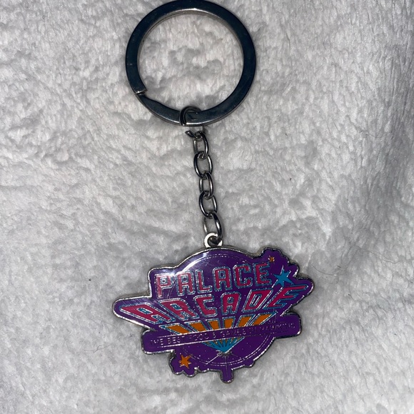 Stranger Things Keychain - Picture 2 of 2